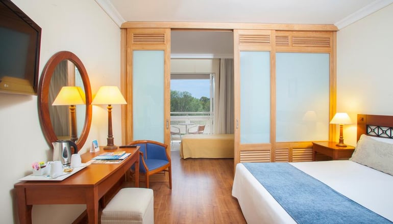 4* Louis Kerkyra Blue