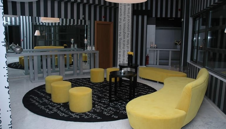 5* 1000 Colors Hotel