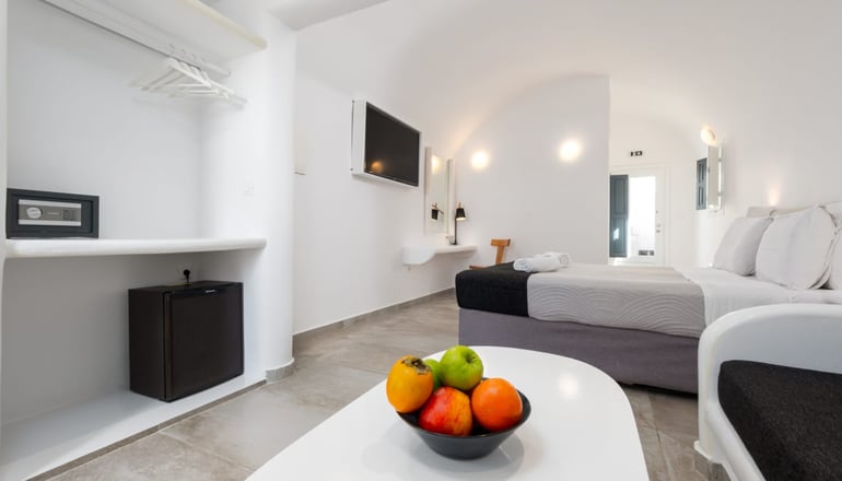 5* Amaze Suites - Ημεροβίγλι, Σαντορίνη