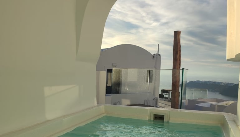 5* Amaze Suites - Ημεροβίγλι, Σαντορίνη