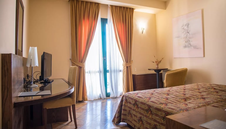 5* Avaris Hotel