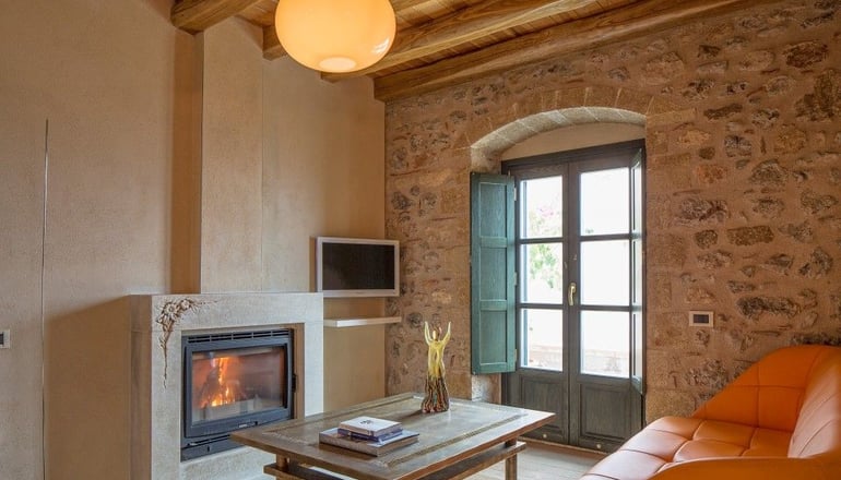 5* Moni Emvasis Luxury Suites