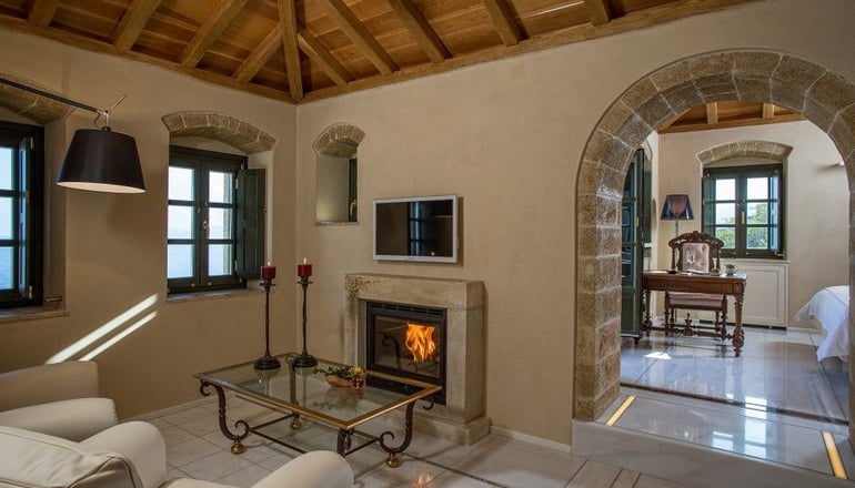 5* Moni Emvasis Luxury Suites