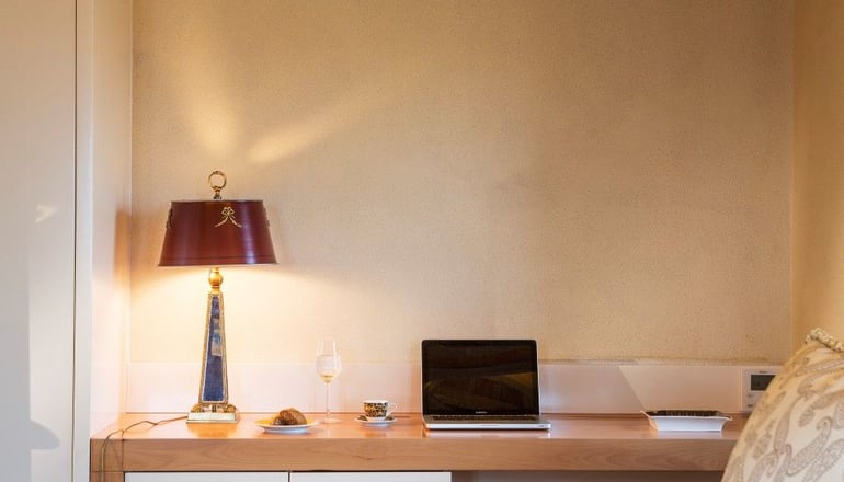 5* Moni Emvasis Luxury Suites