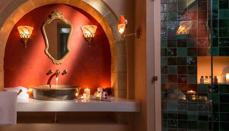 5* Moni Emvasis Luxury Suites