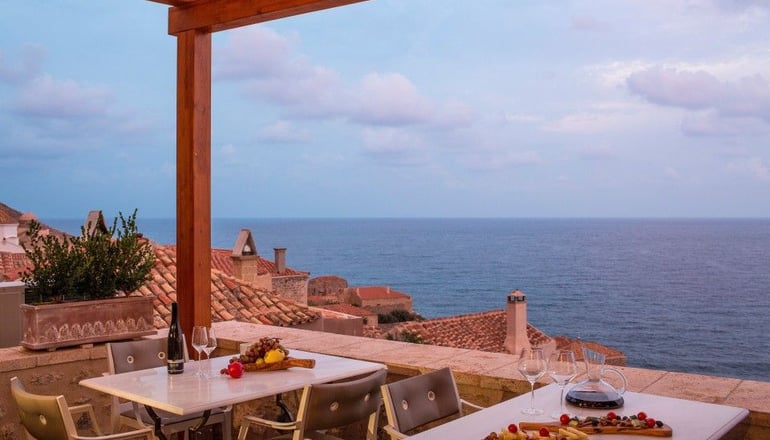 5* Moni Emvasis Luxury Suites