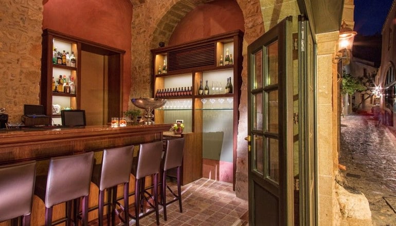 5* Moni Emvasis Luxury Suites