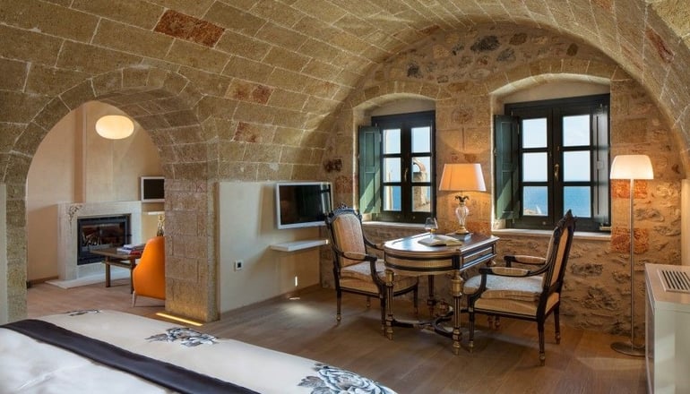 5* Moni Emvasis Luxury Suites