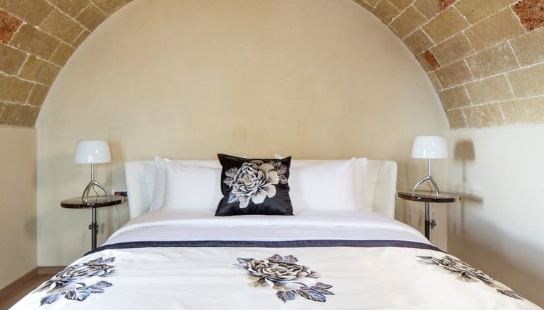 5* Moni Emvasis Luxury Suites