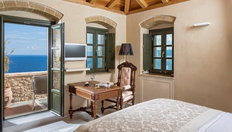 5* Moni Emvasis Luxury Suites