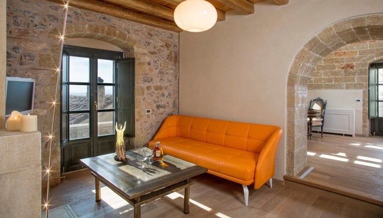 5* Moni Emvasis Luxury Suites