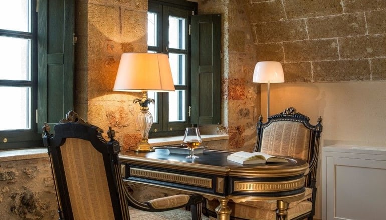 5* Moni Emvasis Luxury Suites