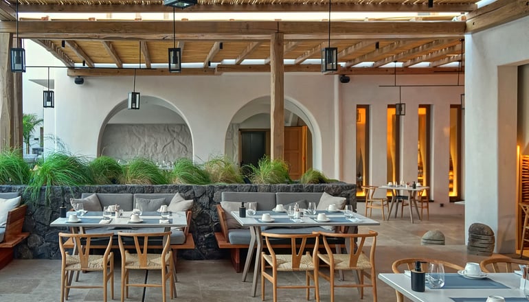 5* Radisson Zaffron Resort - Καμάρι, Σαντορίνη