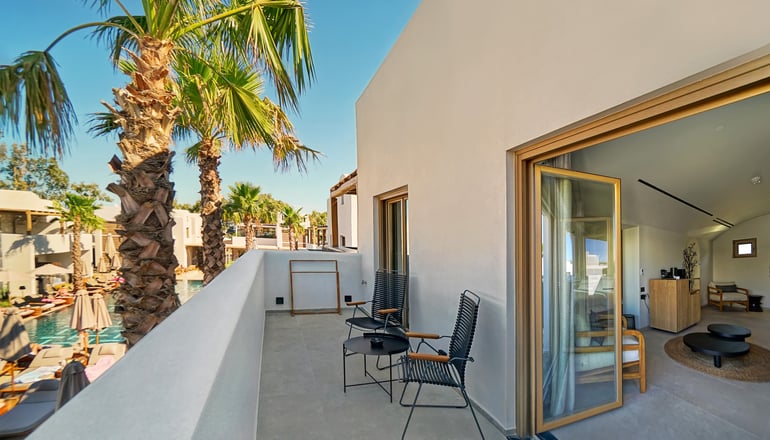 5* Radisson Zaffron Resort - Καμάρι, Σαντορίνη