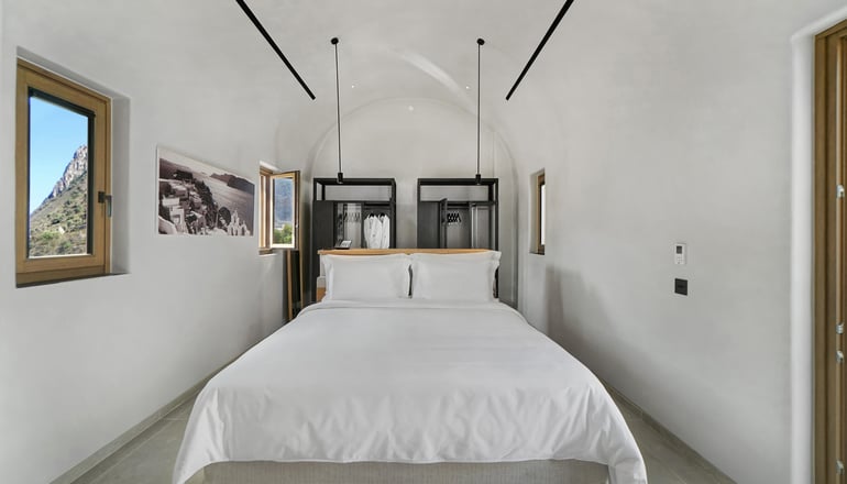 5* Radisson Zaffron Resort - Καμάρι, Σαντορίνη