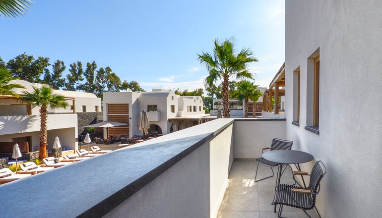 5* Radisson Zaffron Resort - Καμάρι, Σαντορίνη