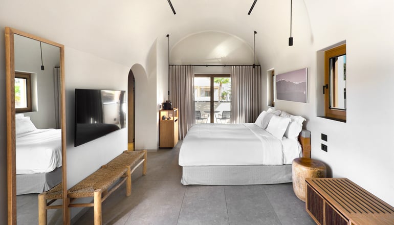 5* Radisson Zaffron Resort - Καμάρι, Σαντορίνη