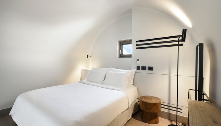5* Radisson Zaffron Resort - Καμάρι, Σαντορίνη