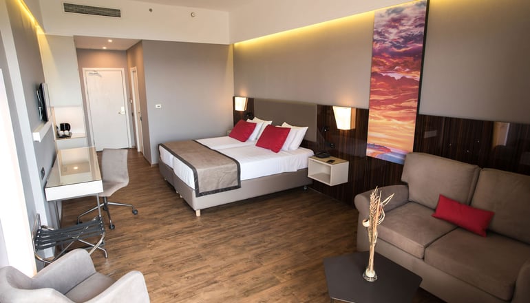 5* Ramada Plaza by Wyndham Thraki