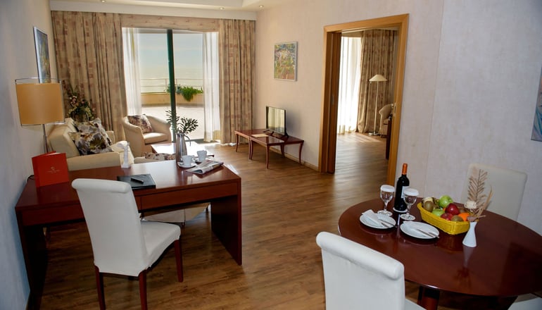 5* Ramada Plaza by Wyndham Thraki