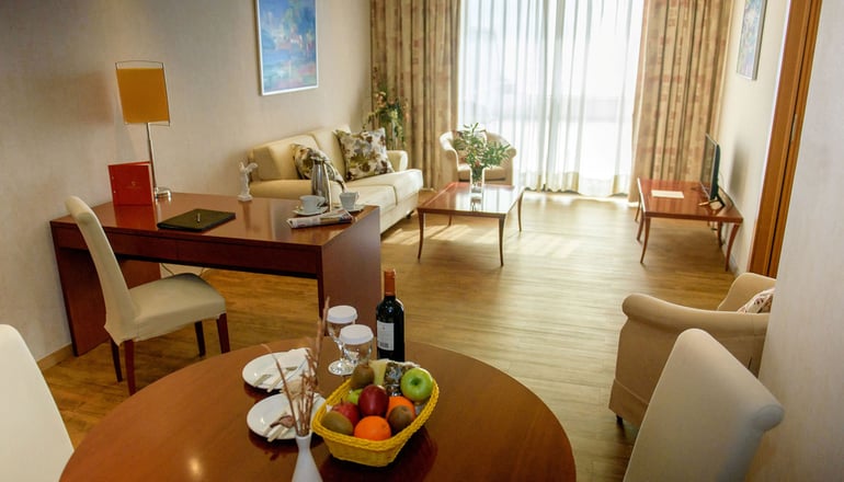 5* Ramada Plaza by Wyndham Thraki