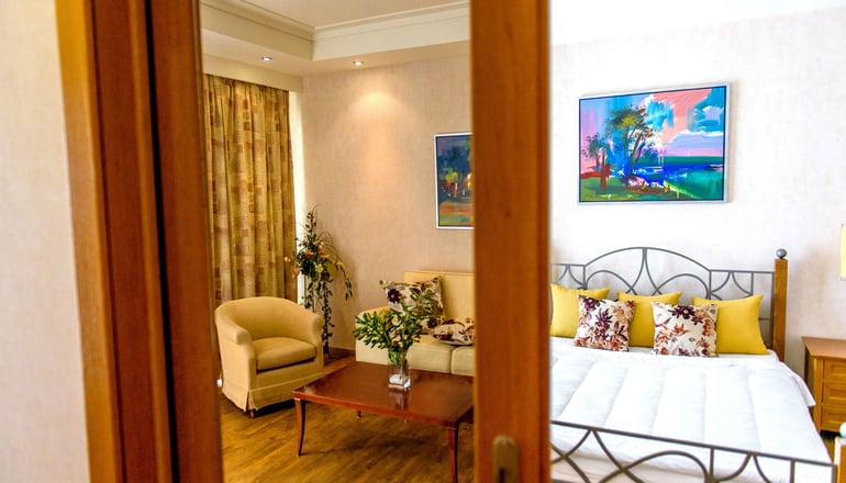 5* Ramada Plaza by Wyndham Thraki