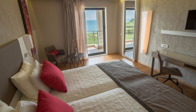 5* Ramada Plaza by Wyndham Thraki