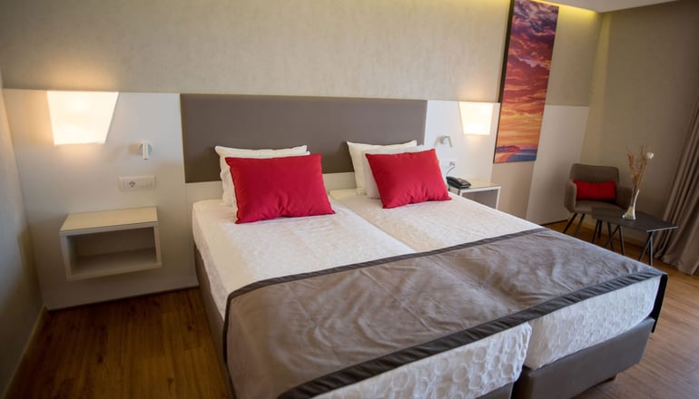 5* Ramada Plaza by Wyndham Thraki