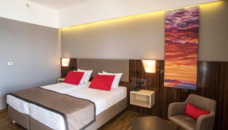 5* Ramada Plaza by Wyndham Thraki