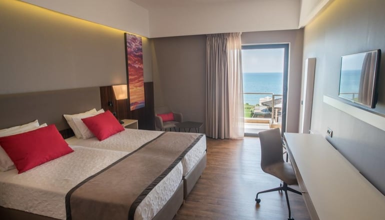 5* Ramada Plaza by Wyndham Thraki