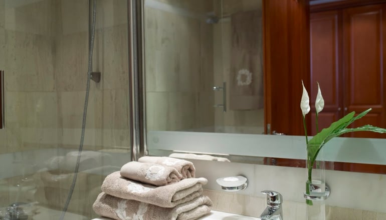 5* Serita Beach Hotel