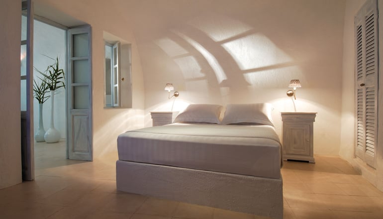 5* Sun Rocks Santorini