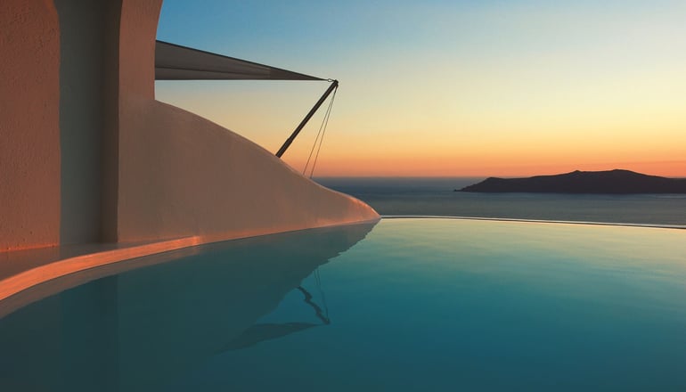 5* Sun Rocks Santorini