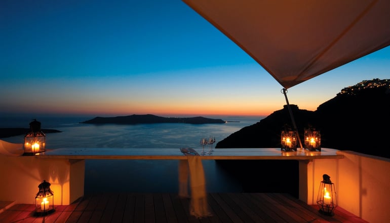 5* Sun Rocks Santorini