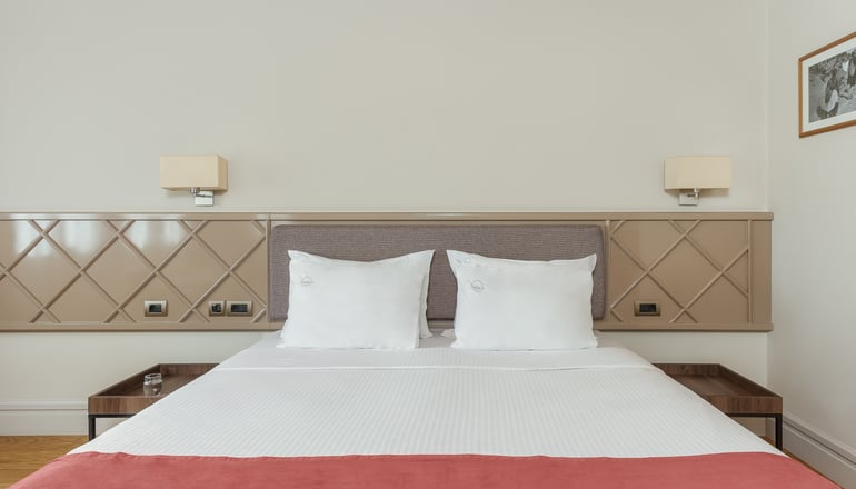 5* The Lake Hotel