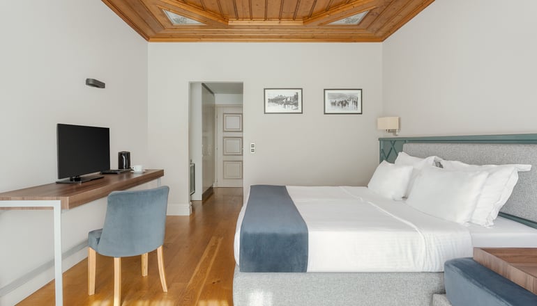 5* The Lake Hotel