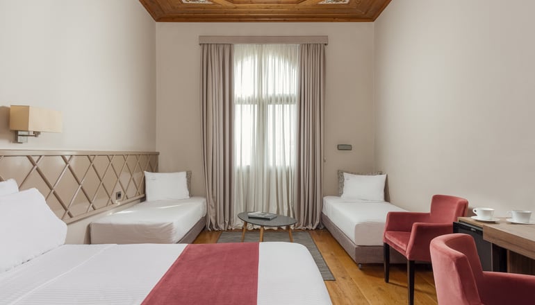 5* The Lake Hotel
