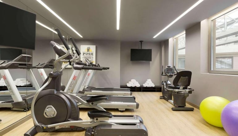 5* Wyndham Grand  - Αθήνα