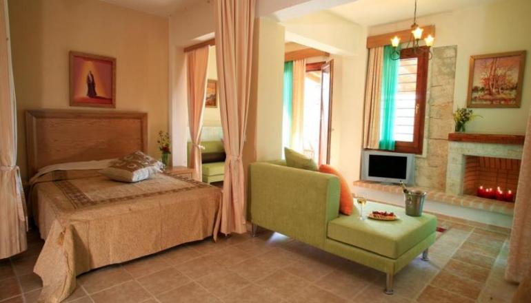 AKRITAS EY ZHN Villas & Suites