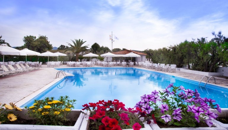 Eden Beach Plaka Hotel