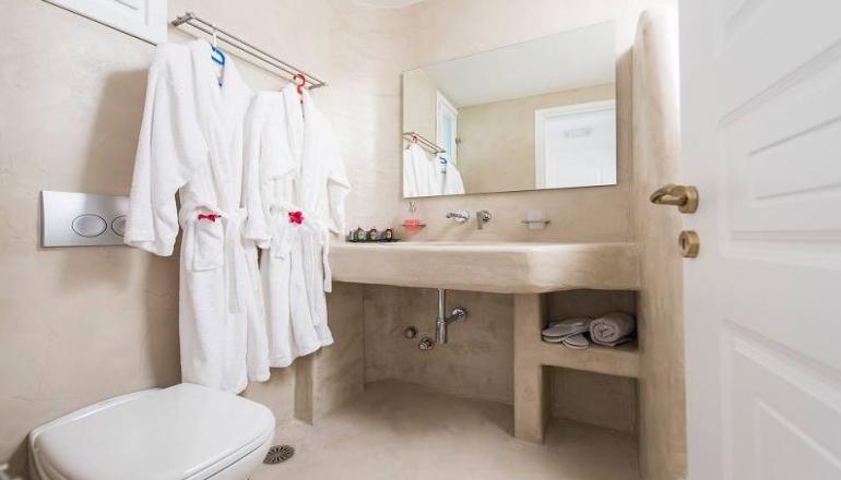 4* Cycladic Islands Hotel & Spa