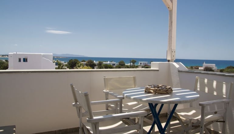 Dolphin Kastraki Studios & Apartments