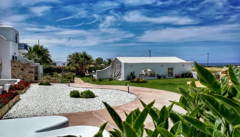 Dolphin Kastraki Studios & Apartments