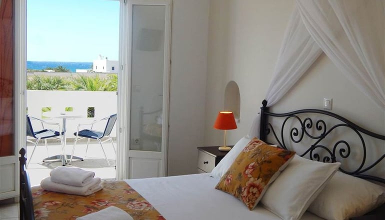 Dolphin Kastraki Studios & Apartments