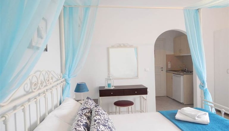 Dolphin Kastraki Studios & Apartments