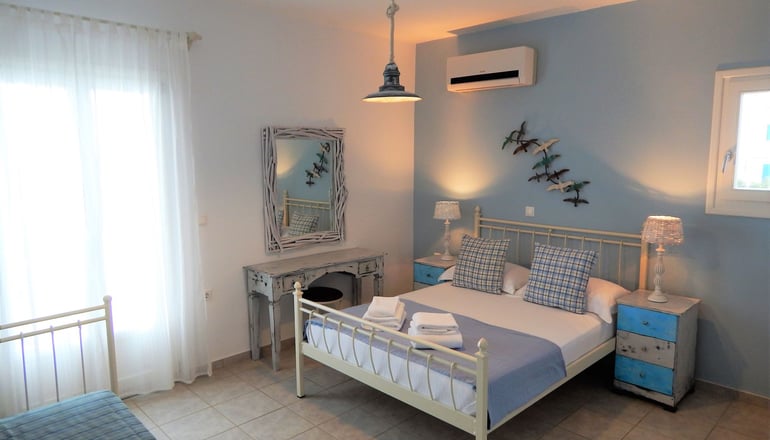 Dolphin Kastraki Studios & Apartments