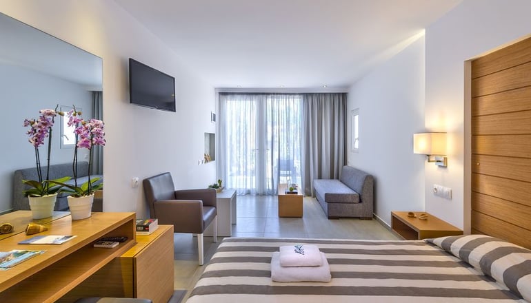 4* Happy Days Hotel