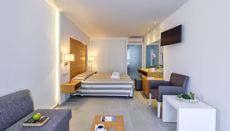 4* Happy Days Hotel