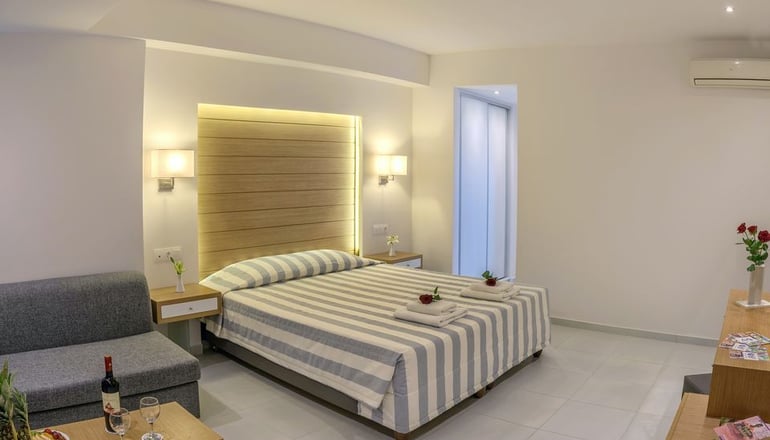 4* Happy Days Hotel