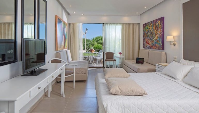 5* Kassandra Bay Resort, Suites & SPA